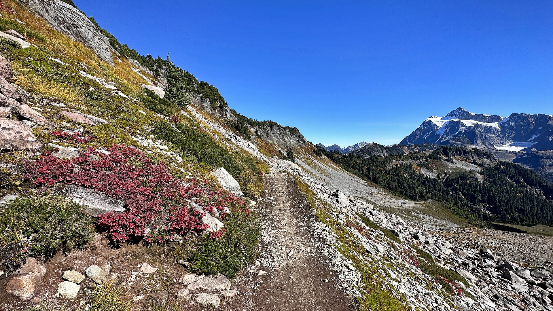 Trail and alpine view near Artist Point